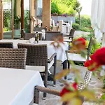 Апартамент Garden Of Eden Ground Floor With Pool And Sea View Свети Влас
