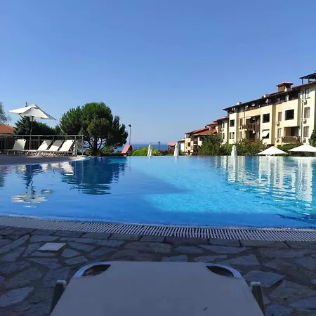 Garden Of Eden Ground Floor With Pool And Sea View Апартамент