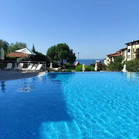 Апартамент Garden Of Eden Ground Floor With Pool And Sea View *