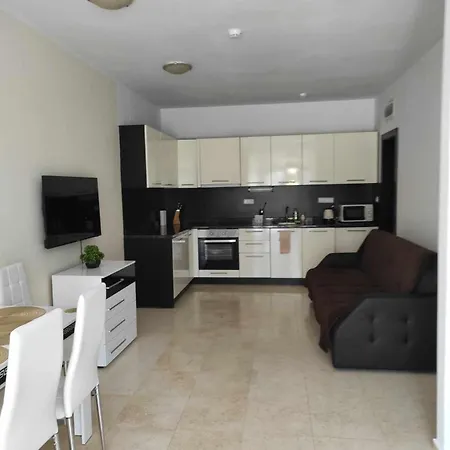 Garden Of Eden Ground Floor With Pool And Sea View Appartement